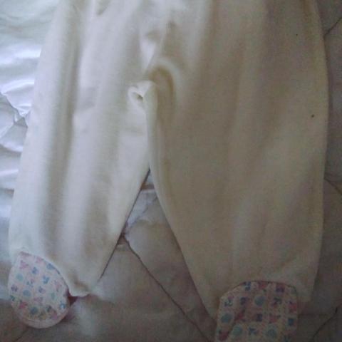 troc de  Bas de pantalon,ou pyjama bébé 6 mois, sur mytroc