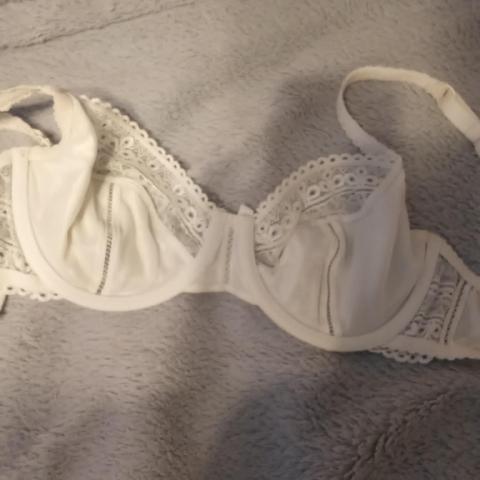 troc de  soutien gorge blanc taille  75 bonnet b tres bon etat, sur mytroc