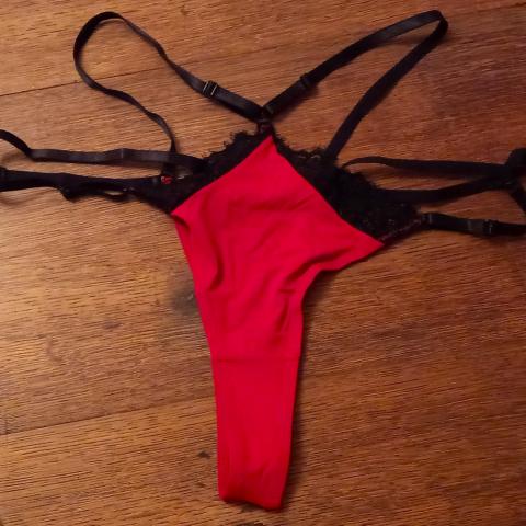 troc de  Culotte tanga/string rouge. RESERVE., sur mytroc