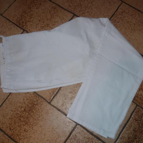 troc de  Grand pantalon blanc, sur mytroc