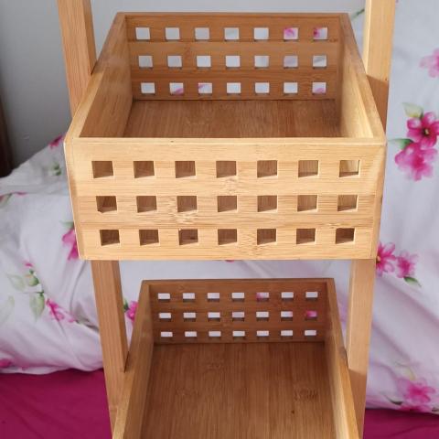 troc de  Petit meuble de rangement en bambou, sur mytroc