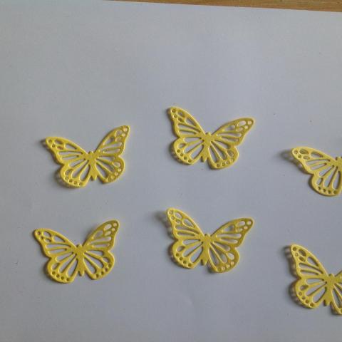 troc de  Lot papillons jaunes en papier, sur mytroc