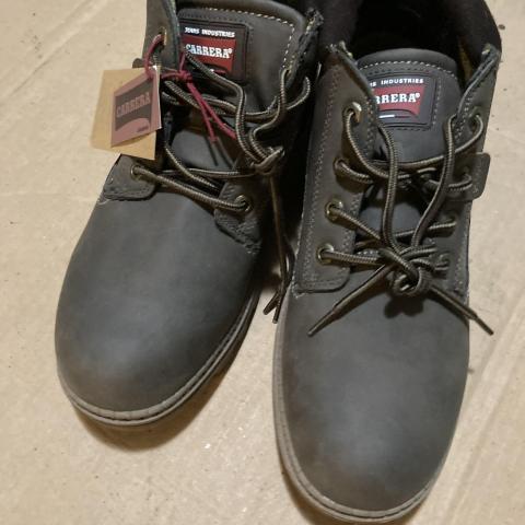 troc de  Chaussures montantes neuves pointure 43, sur mytroc