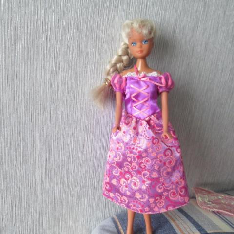 troc de  reserve  robe de poupée barbie   4 noisettes port compris, sur mytroc
