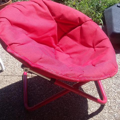 troc de  Chaise pliante rouge pour enfant, sur mytroc