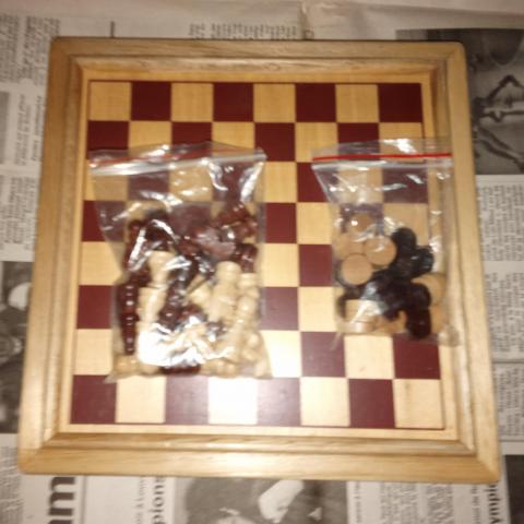 troc de  Plateau jeu d'échec et backgammon complet réserver Sébastien, sur mytroc
