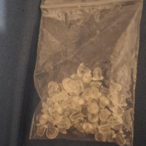 troc de  Attache boucles d'oreilles, sur mytroc