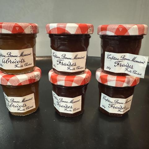 troc de  6 Petits pots de confiture Bonne Maman abricot et fraise, sur mytroc