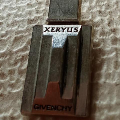 troc de  pin's sans attache, sur mytroc