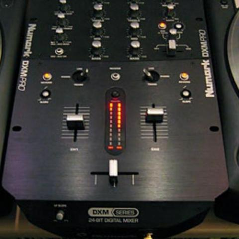 troc de  Table mixage DJ (Scratch) Numark dxm pro., sur mytroc