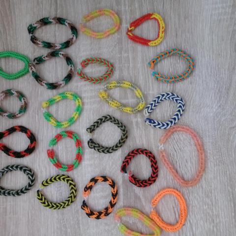 troc de  lot 60 Bracelets Rainbow Loom pour enfant déstockage, sur mytroc