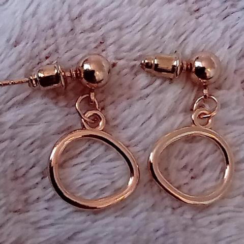 troc de  Reserver. Boucle D'oreille Femme, sur mytroc