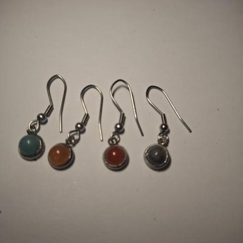 troc de  4 boucles d oreilles unique, sur mytroc