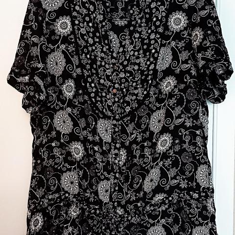 troc de  Chemise noire et blanche., sur mytroc