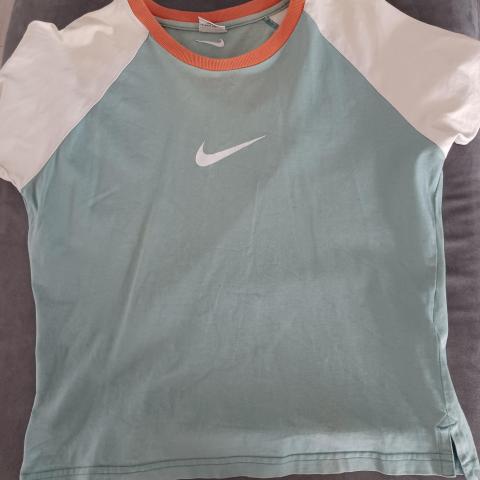 troc de  Tee shirt Nike 12/14 ans, sur mytroc