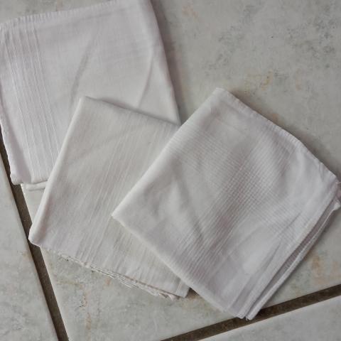 troc de  lot de 3 mouchoirs blancs anciens fdp compris, sur mytroc