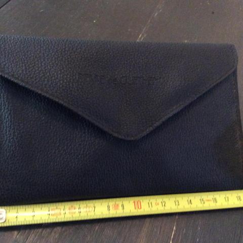 troc de  Pochette Portefeuille plastique noir 11,5 x 18,5, sur mytroc