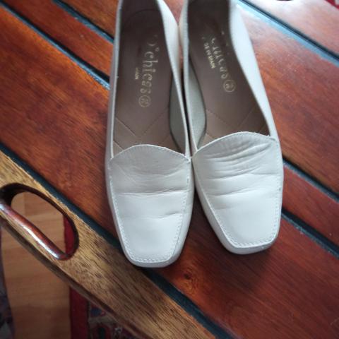 troc de  CHAUSSURES D4CHICA 36, sur mytroc