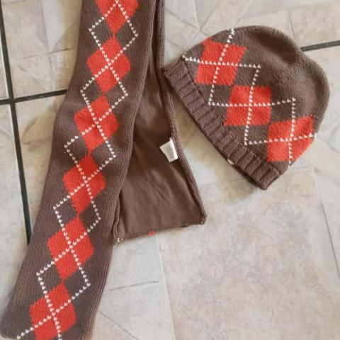 troc de  bonnet et echarpe neuf a partir de 3 mois, sur mytroc