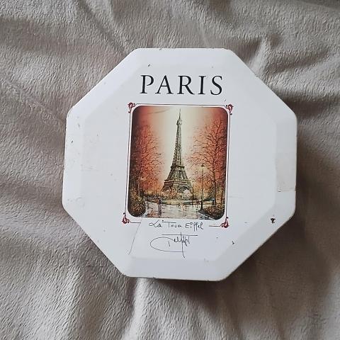 troc de  Une Boîte En Fer, sur mytroc
