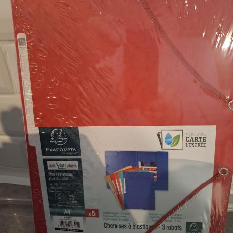 troc de  Chemise cartonnée a élastiques, sur mytroc