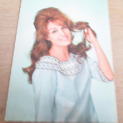 troc de  reserve     photo carte postale vintage Dalida 2 noisettes, sur mytroc