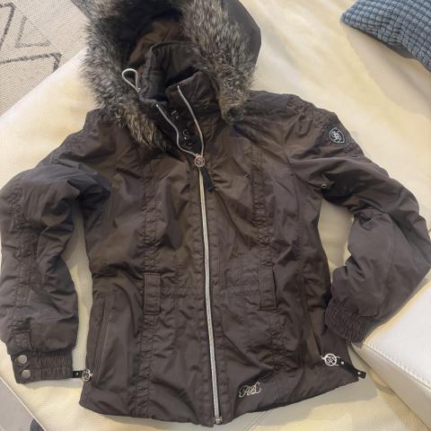 troc de  Donne veste de ski poivre blanc -chocolat-12 ans, sur mytroc