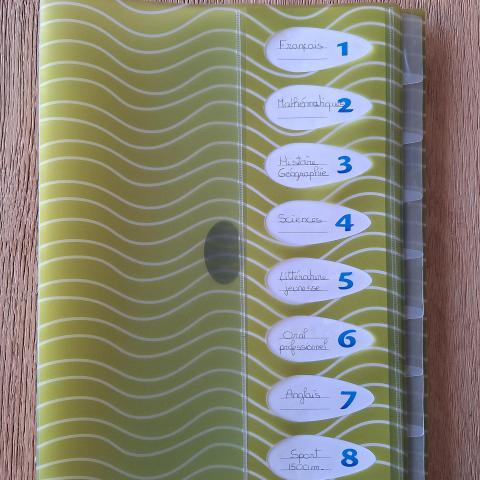 troc de  Porte document trieur en plastique, sur mytroc