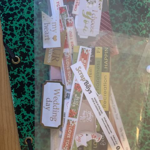 troc de  Lot de motétranger, pour scrapbooking ou autre loisirs, créatifs, sur mytroc