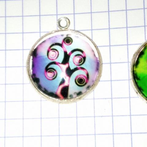 troc de  3 pendentif arbre de vie ( diverstroc) envoyé, sur mytroc