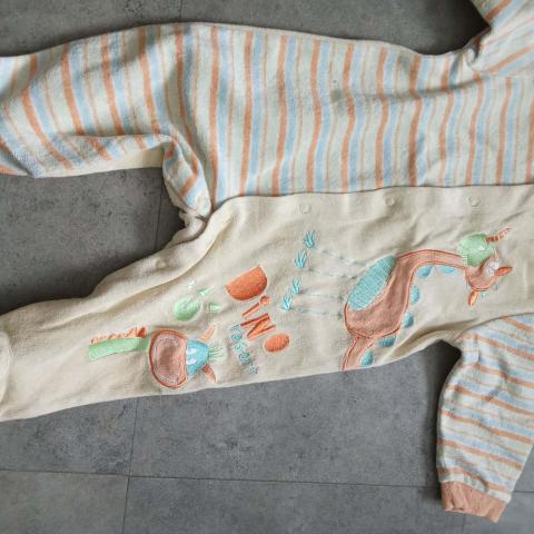 troc de  Pyjama jaune 1 an       74, sur mytroc