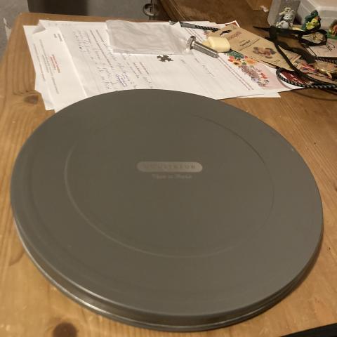 troc de  Boîte métallique ronde diamètre 25 cm, sur mytroc