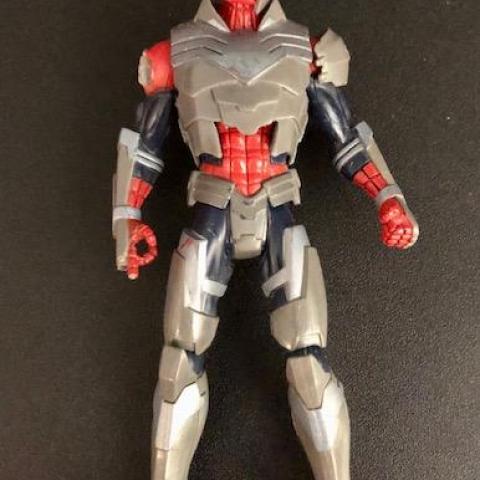 troc de  Figurine articulée Spiderman avec armure - 15 cm - Marvel 2012, sur mytroc