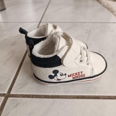 troc de  Baskets 6-9 mois, sur mytroc