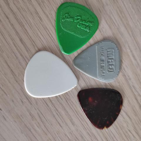 troc de  Lot de 4 stickpick pour guitare, sur mytroc