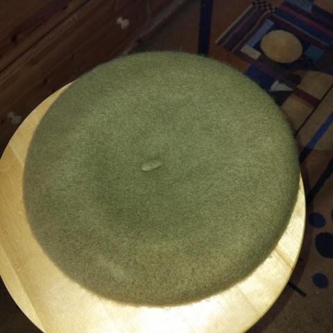 troc de  Beret neuf kaki laine, sur mytroc