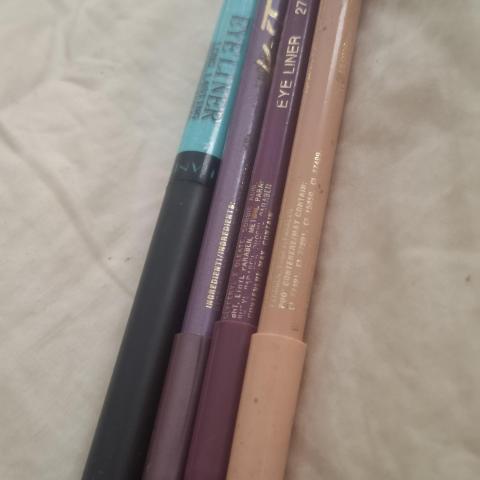 troc de  Crayons maquillage +oeil liner, sur mytroc