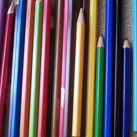 troc de  Lots crayons couleurs, sur mytroc