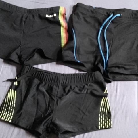troc de  RESERVE ET ENVOYE Lot 3 maillots de bains, très bon état, sur mytroc