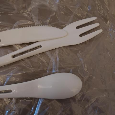 troc de  Couverts plastiques non utilisés, sur mytroc