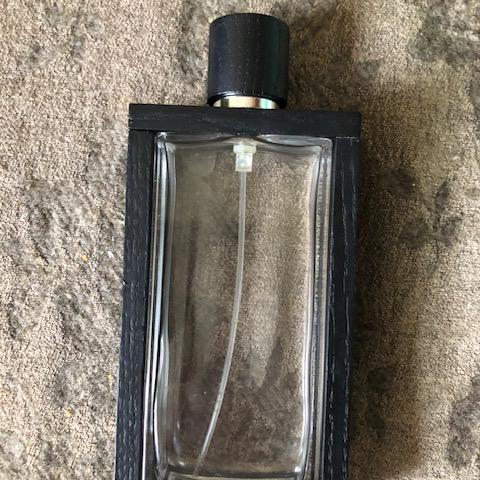 troc de  Flacon vide parfum homme Derby de Guerlain hauteur 16cm, sur mytroc