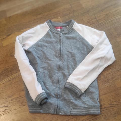 troc de  Veste fille 8 ans Okaïdi, sur mytroc