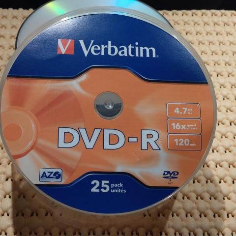 troc de  Donne un Lot de 22 DVD-R Verbatim (4.7 Gb - 120 mn), sur mytroc