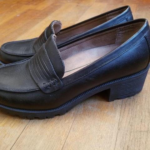 troc de  Chaussures en Cuir Femmes, sur mytroc