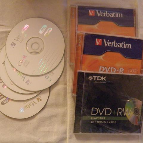 troc de  Lot de 5 CD 700 MB et 3 DVD 4,7 Go, sur mytroc