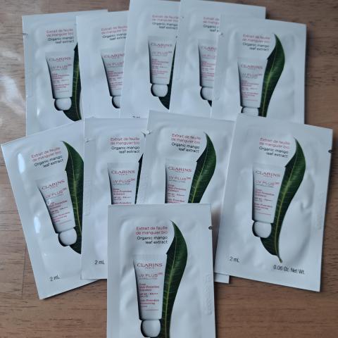 troc de  RESERVE Échantillons Clarins, sur mytroc