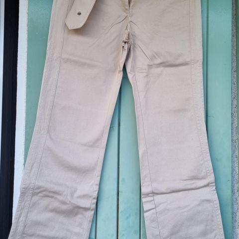 troc de  Pantalon beige avec ceinture, sur mytroc