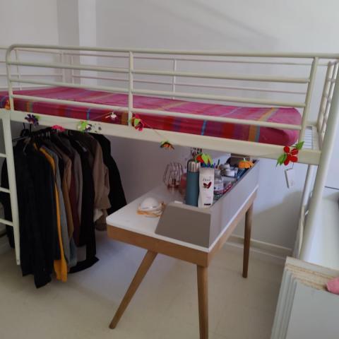 troc de  Lit superposé et bureau d'écolier, sur mytroc