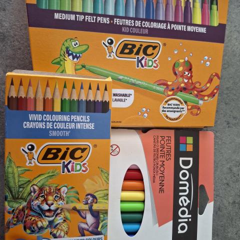 troc de  Lot feutres et crayons de couleur, sur mytroc