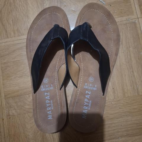 troc de  Tong cuir taille 40, sur mytroc